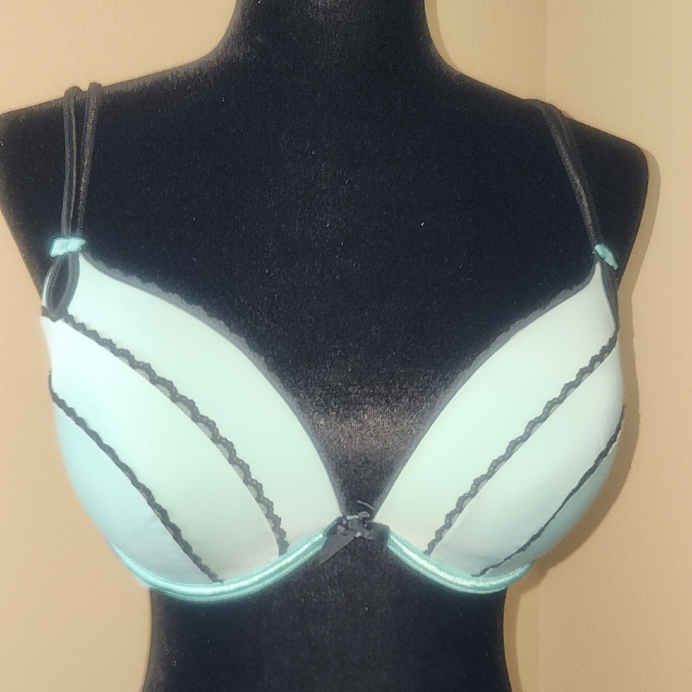 Victoria's Secret Green and Black T-Shirt Bra